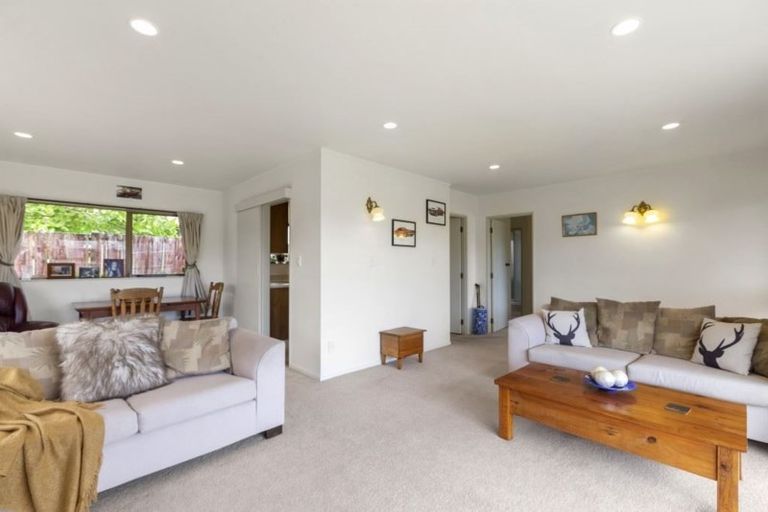 Photo of property in 2/963 Beach Road, Torbay, Auckland, 0630