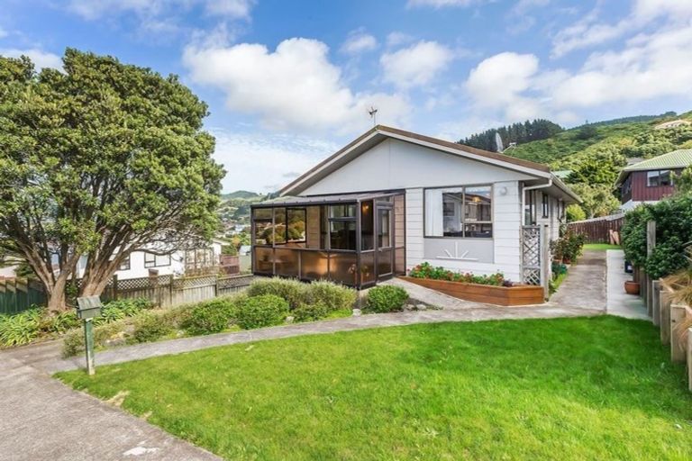Photo of property in 81 Victory Crescent, Tawa, Wellington, 5028