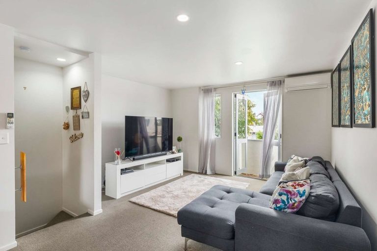 Photo of property in 48 Albionvale Road, Glen Eden, Auckland, 0602