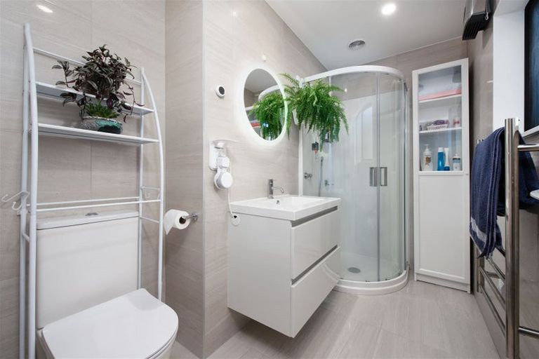 Photo of property in 11 Kaimai Avenue, Massey, Auckland, 0614