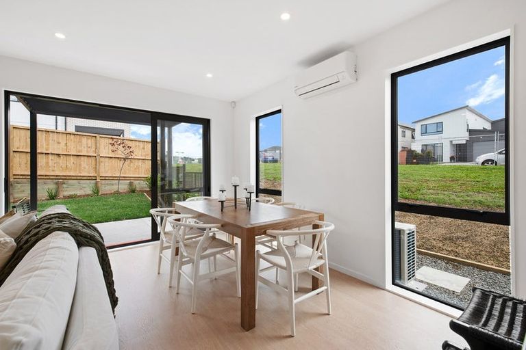 Photo of property in 2/529g Massey Road, Mangere, Auckland, 2022