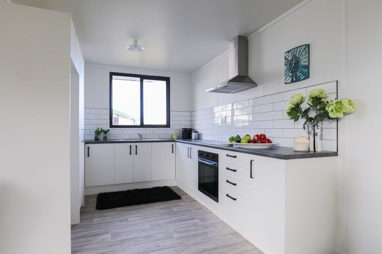 Photo of property in 4/7 Barneys Farm Road, Clendon Park, Auckland, 2103