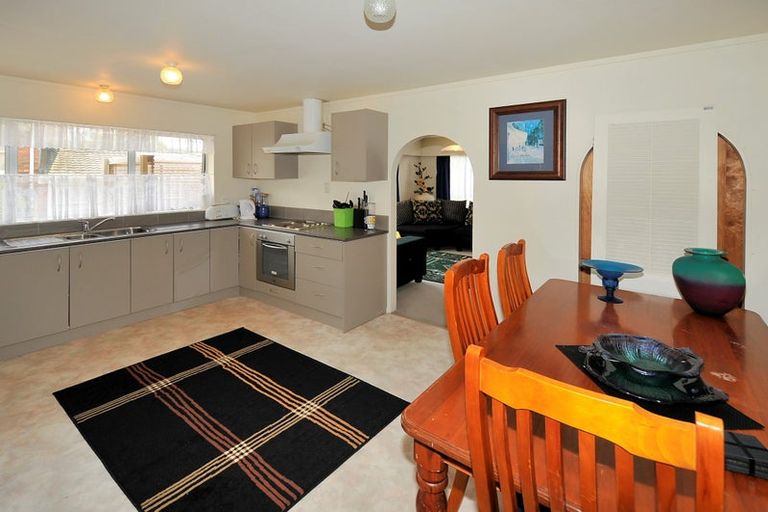 Photo of property in 2/7 Keldale Place, Forrest Hill, Auckland, 0620