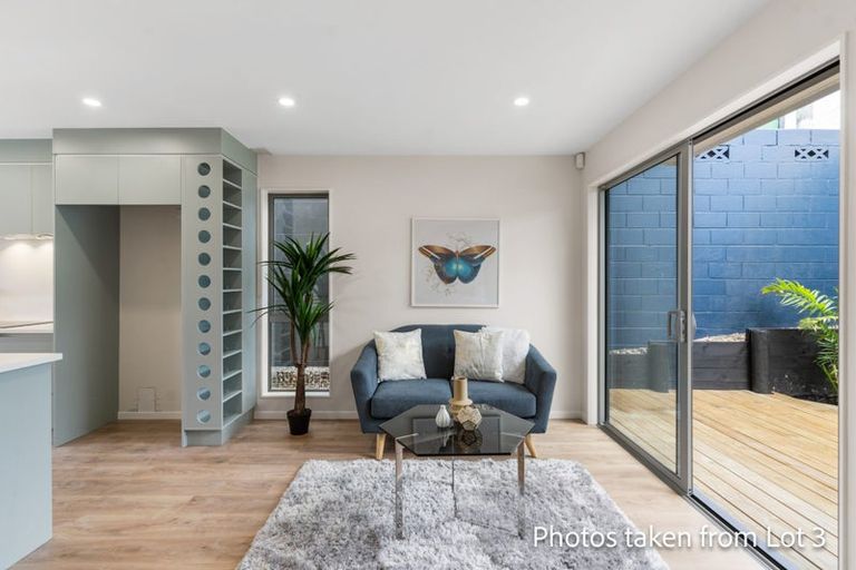 Photo of property in 1e Stottholm Road, Titirangi, Auckland, 0604