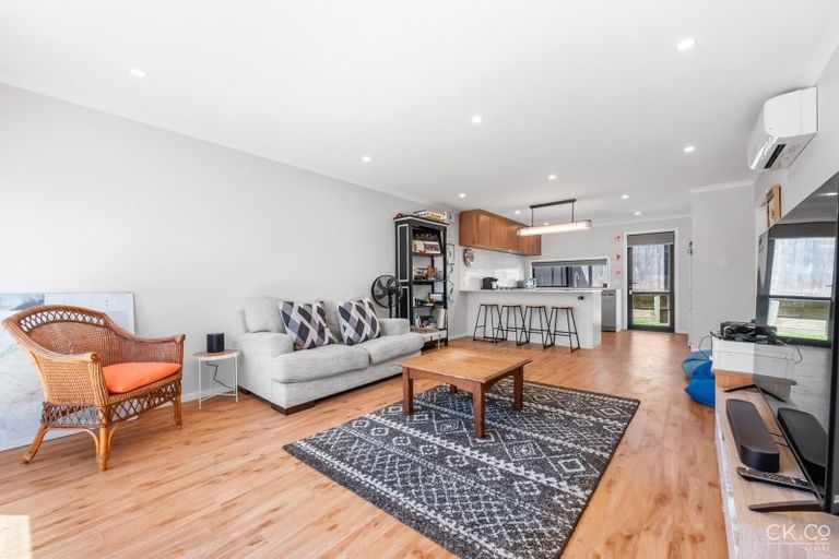 Photo of property in 9 Desert Gold Lane, Wallaceville, Upper Hutt, 5018