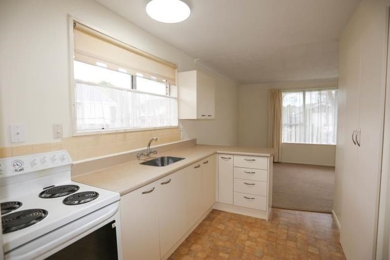 Photo of property in 6 Karnak Crescent, Russley, Christchurch, 8042