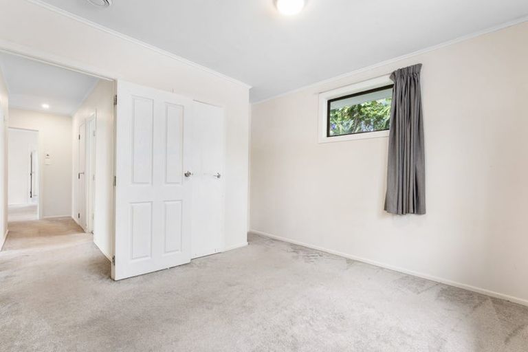 Photo of property in 128 Cobham Crescent, Kelston, Auckland, 0602