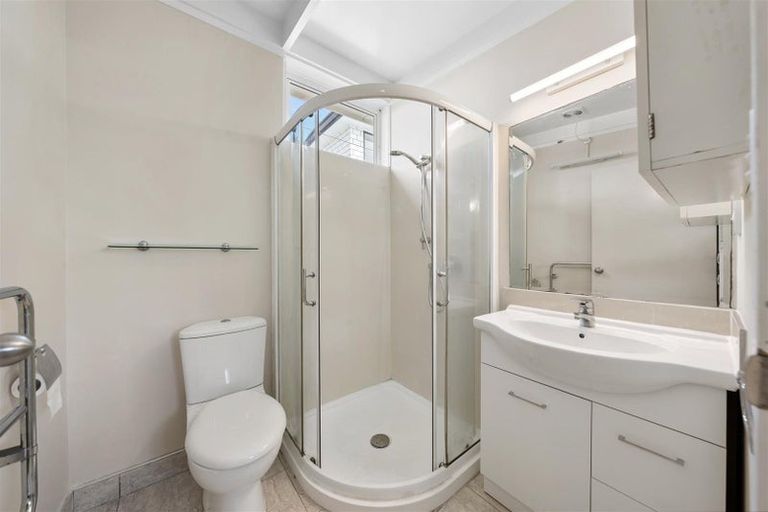 Photo of property in 2/127 Seabrook Avenue, New Lynn, Auckland, 0600