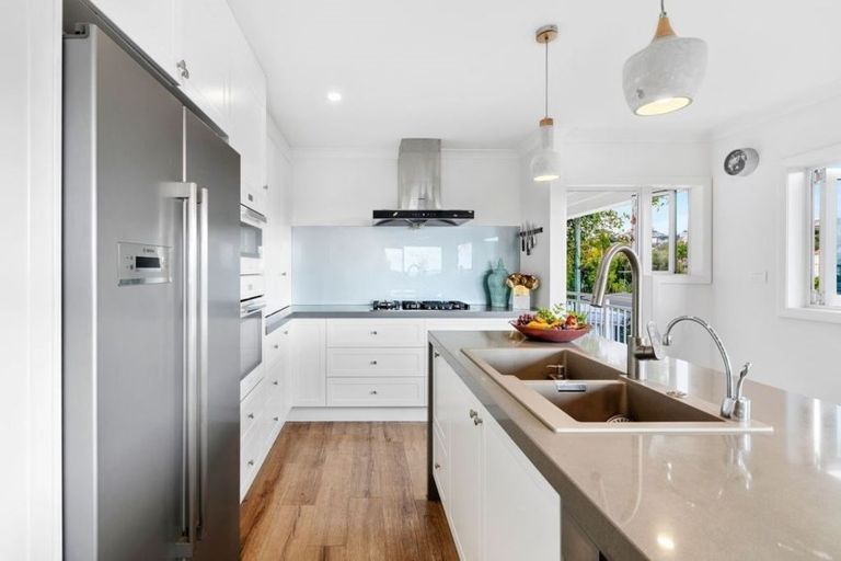 Photo of property in 14a Tiri View Place, Waiake, Auckland, 0630