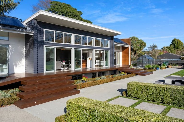 Photo of property in 8 Ngarara Road, Waikanae, 5036