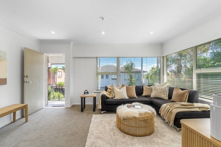 Photo of property in 3/3 Marsh Avenue, Forrest Hill, Auckland, 0620