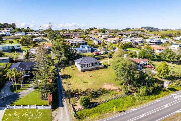 Photo of property in 15 Ash Grove, Maungaturoto, 0520