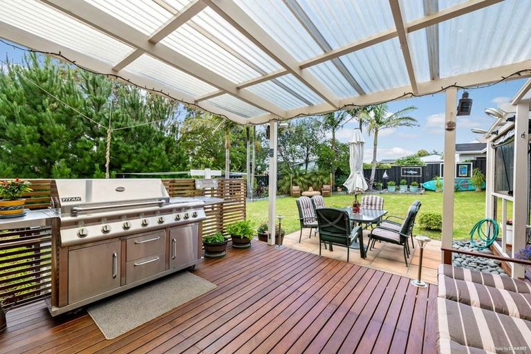 Photo of property in 27 Kurnell Drive, Botany Downs, Auckland, 2010