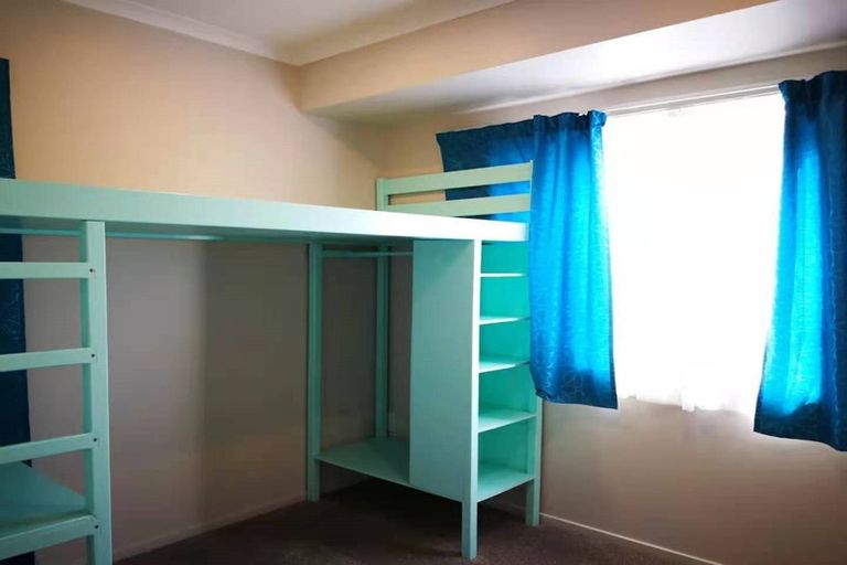 Photo of property in 34 Lavery Place, Sunnynook, Auckland, 0632