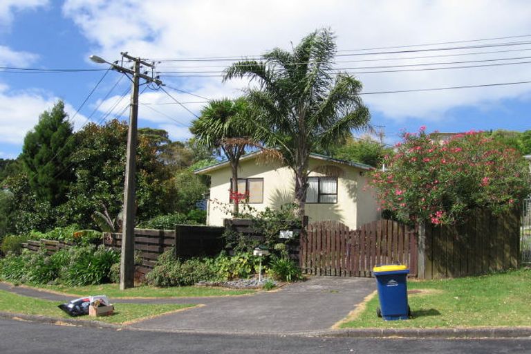 Photo of property in 19 Coroglen Avenue, Birkenhead, Auckland, 0626