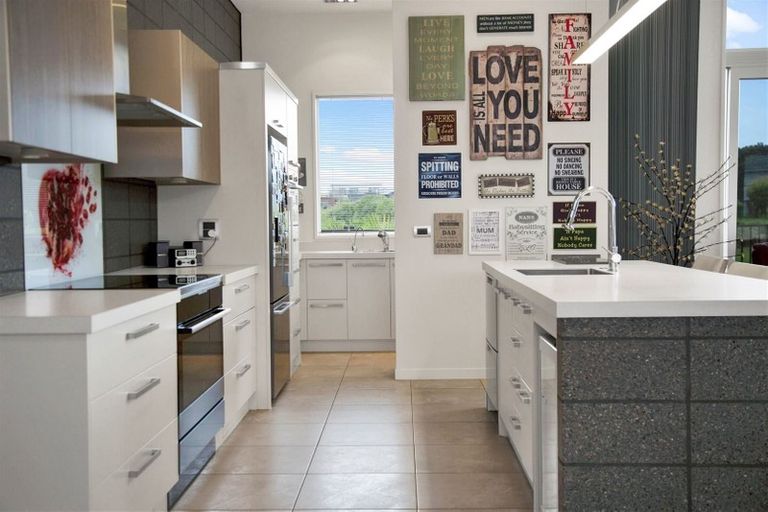 Photo of property in 45 Links Drive, Waiwhakaiho, New Plymouth, 4312