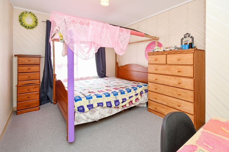 Photo of property in 15 Oakmont Place, Wattle Downs, Auckland, 2103