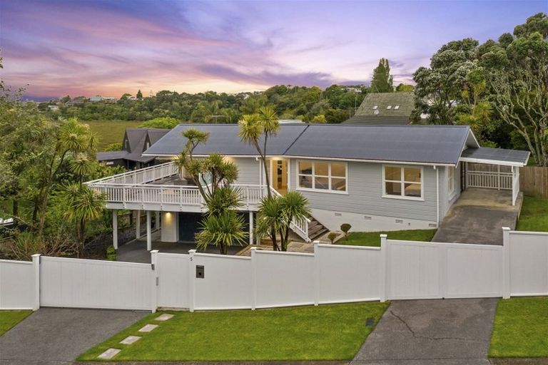 Photo of property in 5 Arahia Street, Northcote, Auckland, 0627