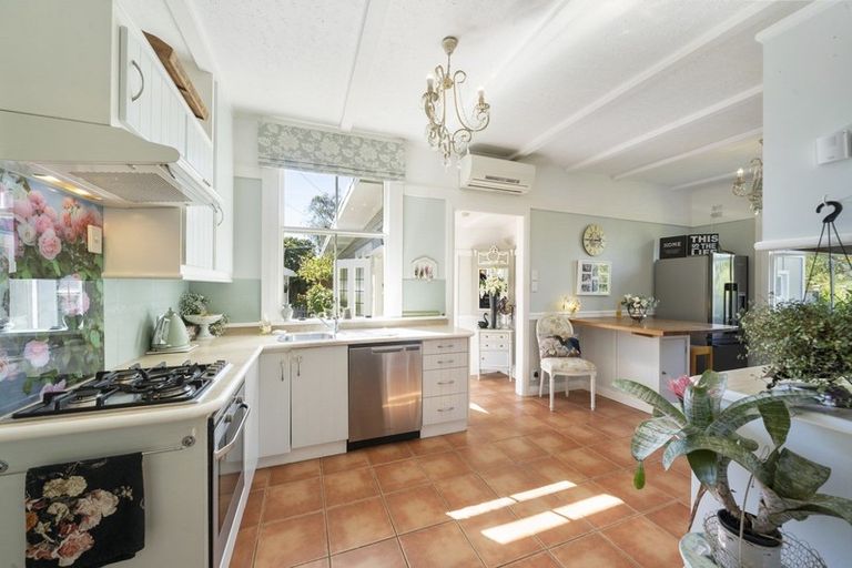 Photo of property in 339 Te Moana Road, Waikanae, 5036