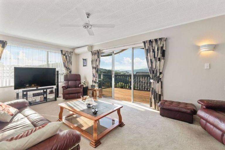 Photo of property in 29 Wisteria Grove, Maungaraki, Lower Hutt, 5010