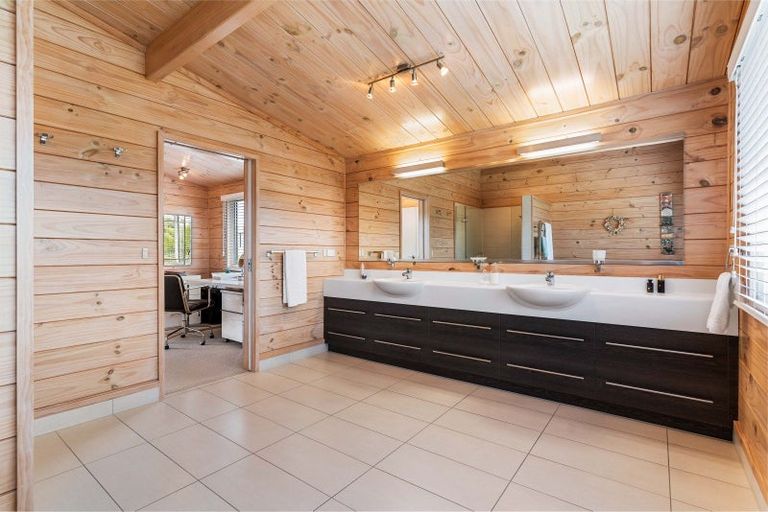 Photo of property in 28 Champion Place, Pauanui, Hikuai, 3579