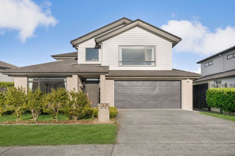 Photo of property in 24 Pickaberry Avenue, Karaka, Papakura, 2113