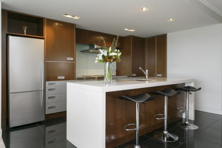 Photo of property in 3/225 Lake Terrace, Waipahihi, Taupo, 3330