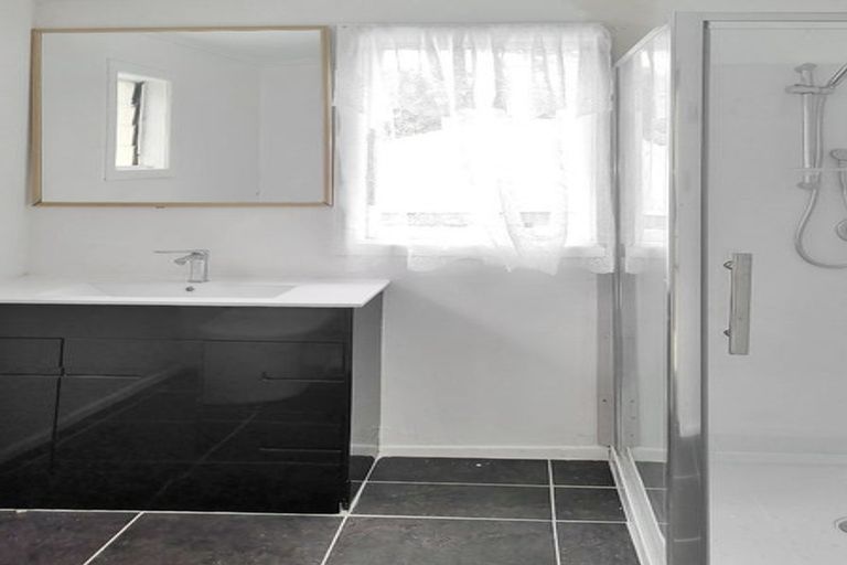 Photo of property in 28b Fruitvale Road, New Lynn, Auckland, 0600