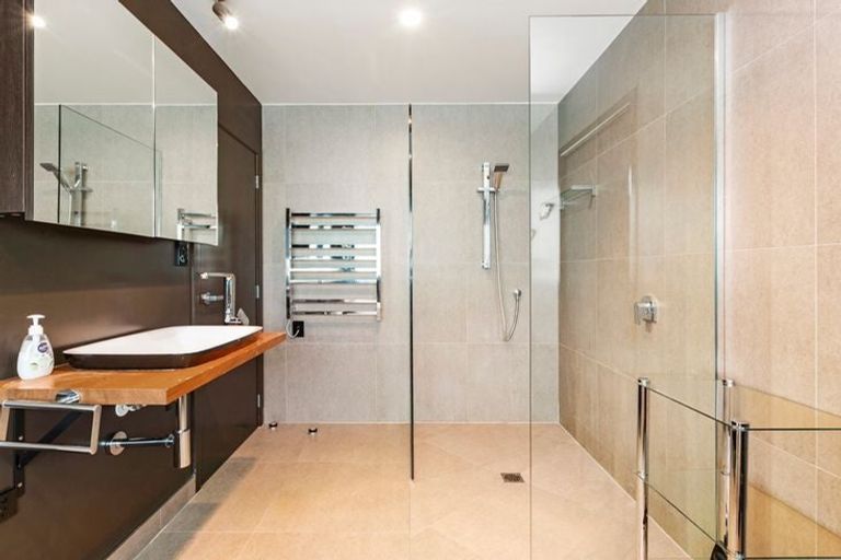 Photo of property in 36 Robertson Street, Raglan, 3225