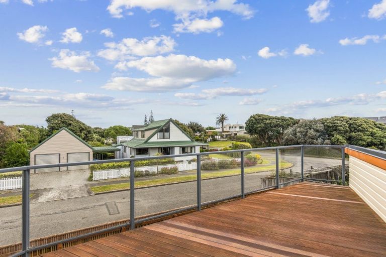 Photo of property in 1 Frances Street, Waikanae Beach, Waikanae, 5036