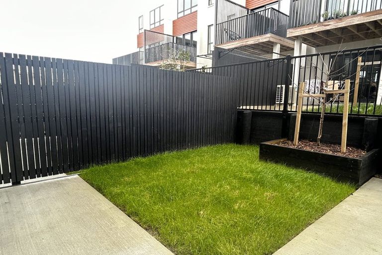Photo of property in 5/35 Marine Parade, Hobsonville, Auckland, 0616