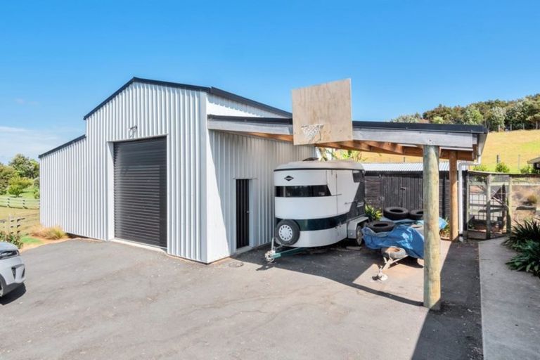 Photo of property in 140 Webber Road, South Head, Helensville, 0874