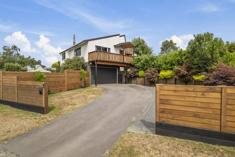 Photo of property in 1 Waitawa Place, Lynmore, Rotorua, 3010