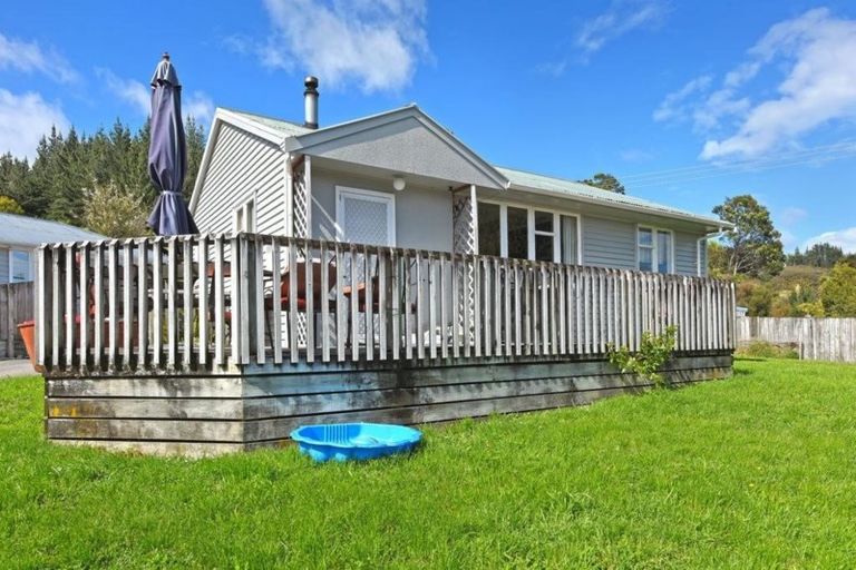 Photo of property in 64 Moeraki Road, Maoribank, Upper Hutt, 5018
