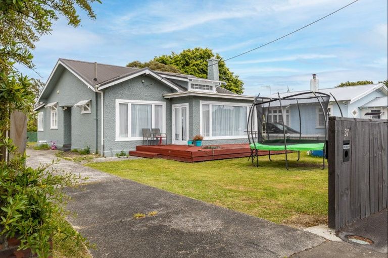 Photo of property in 37 Harris Street, Marton, 4710