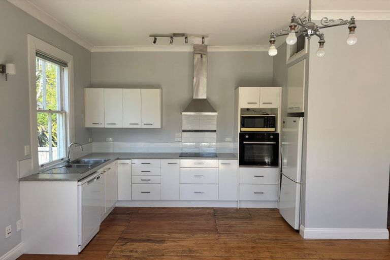 Photo of property in 30a Sutherland Crescent, Melrose, Wellington, 6023