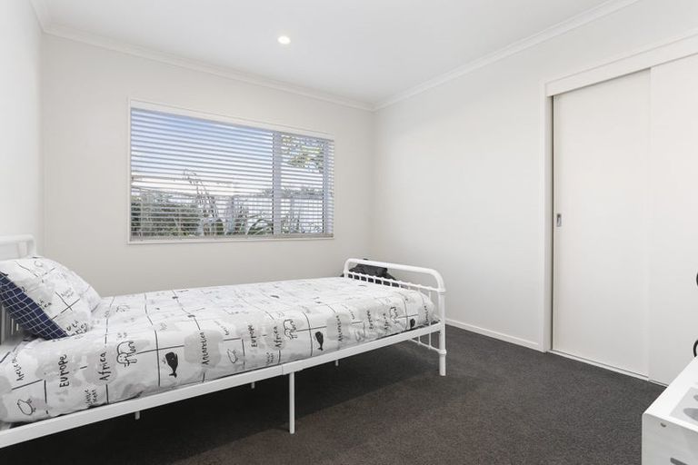 Photo of property in 44b Gilbransen Road, Kumeu, 0810