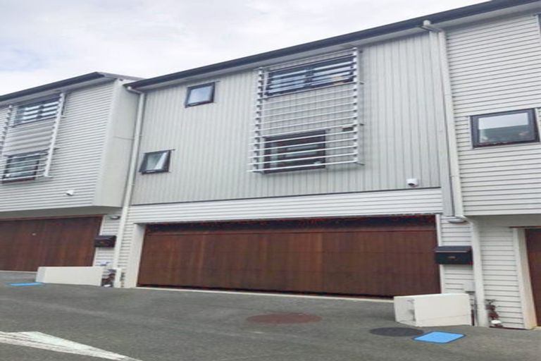 Photo of property in 20 Mangrove Lane, Albany Heights, Auckland, 0632