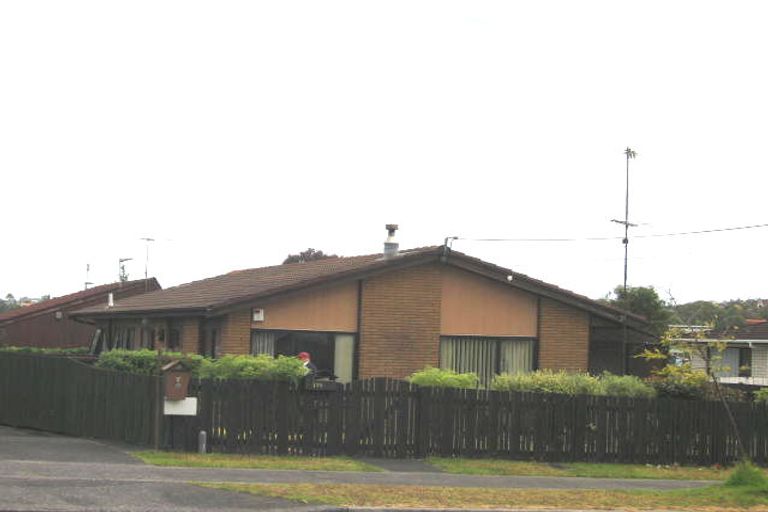 Photo of property in 135 Chivalry Road, Glenfield, Auckland, 0629