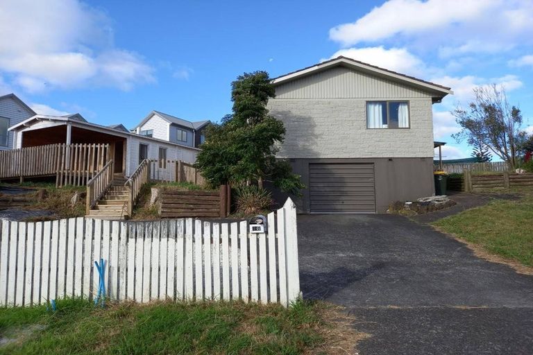Photo of property in 16 Massine Place, Randwick Park, Auckland, 2105
