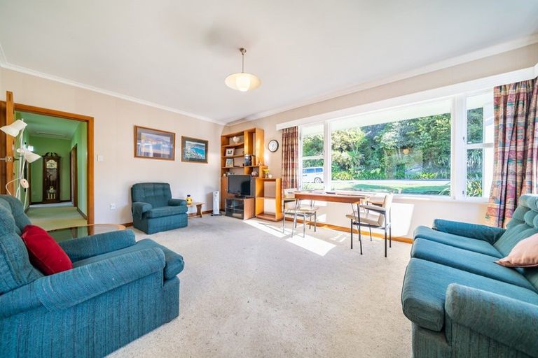 Photo of property in 23 Pinehaven Road, Pinehaven, Upper Hutt, 5019