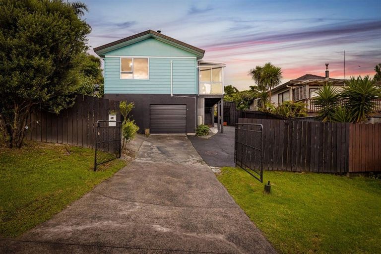 Photo of property in 74 Keegan Drive, Massey, Auckland, 0614