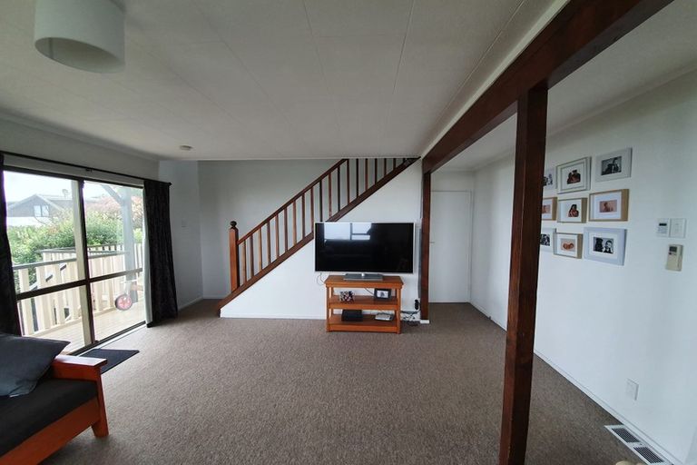 Photo of property in 47 Pokohiwi Road, Normandale, Lower Hutt, 5010