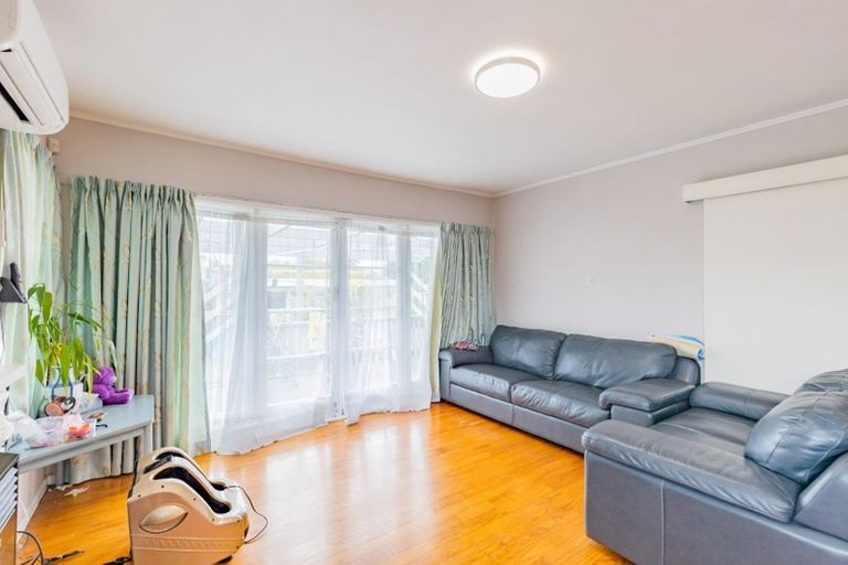 Photo of property in 1/88 Tirimoana Road, Te Atatu South, Auckland, 0602