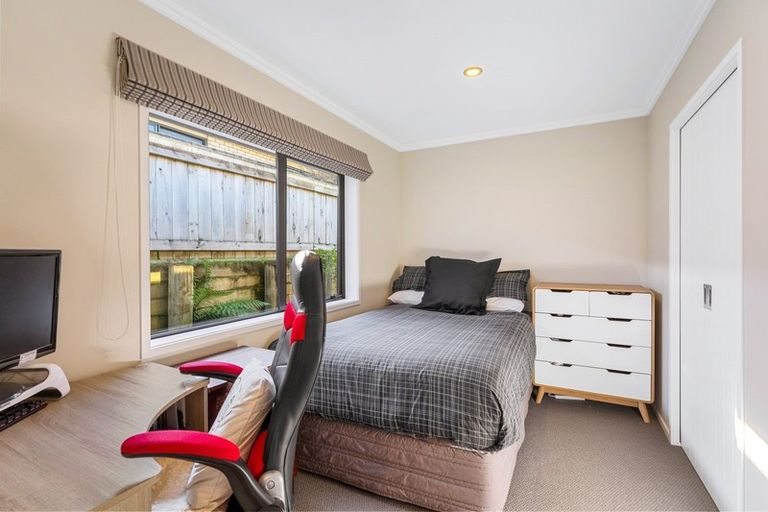 Photo of property in 43 Percy Kinsman Crescent, Riverstone Terraces, Upper Hutt, 5018