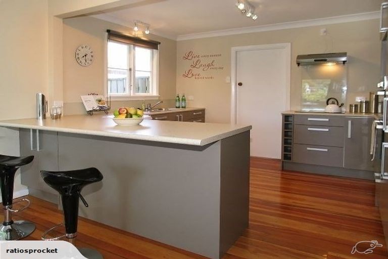 Photo of property in 4 South Street, Tawa, Wellington, 5028