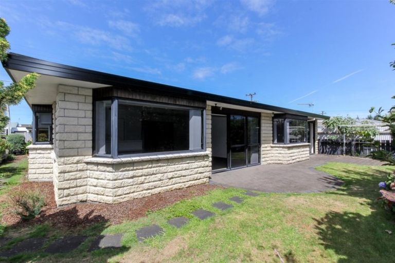 Photo of property in 1a Turakina Street, Merrilands, New Plymouth, 4312