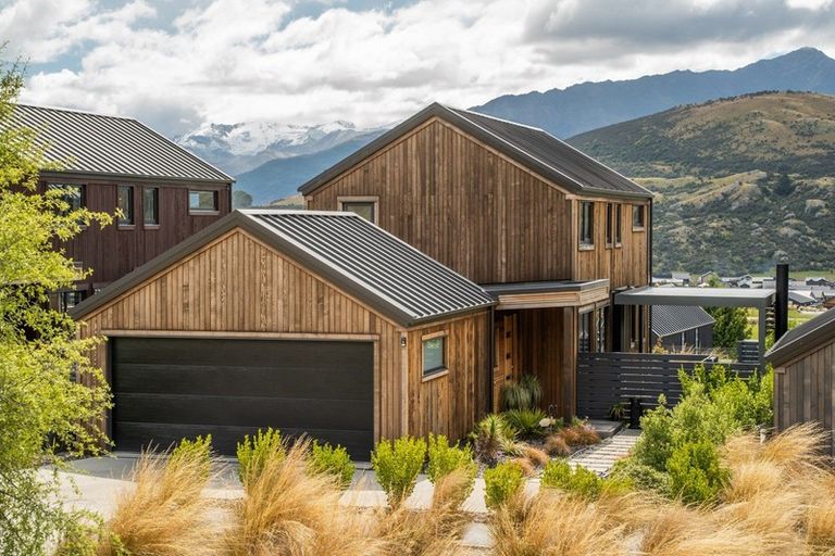 Photo of property in 35 Double Cone Road, Jacks Point, Queenstown, 9371