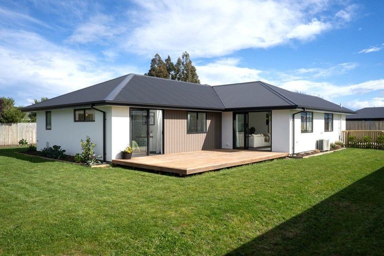 Photo of property in 17 Merino Crescent, Amberley, 7410