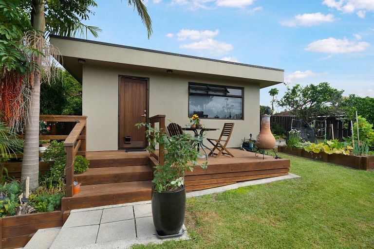 Photo of property in 180 Royal Road, Massey, Auckland, 0614